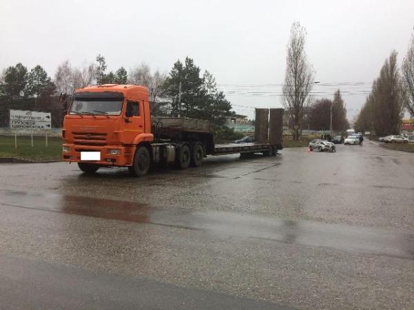 В Ставрополе в столкновении грузовика и легковушки пострадал мужчина